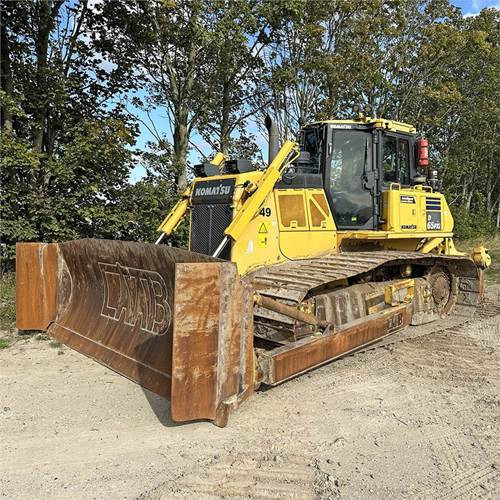 Komatsu D65 PXI-18 - Buldózer: 4 kép. Komatsu D65 PXI-18 - Buldózer: 4 kép.