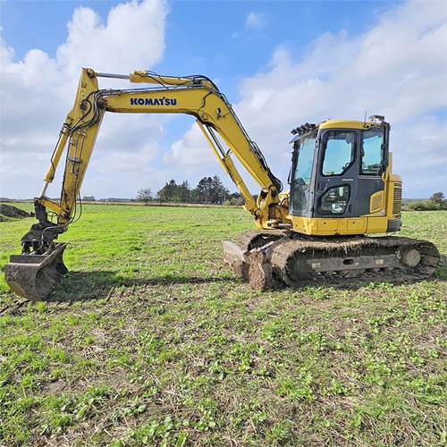 Komatsu FC118 MR-8 - Lánctalpas kotró: 2 kép. Komatsu FC118 MR-8 - Lánctalpas kotró: 2 kép.