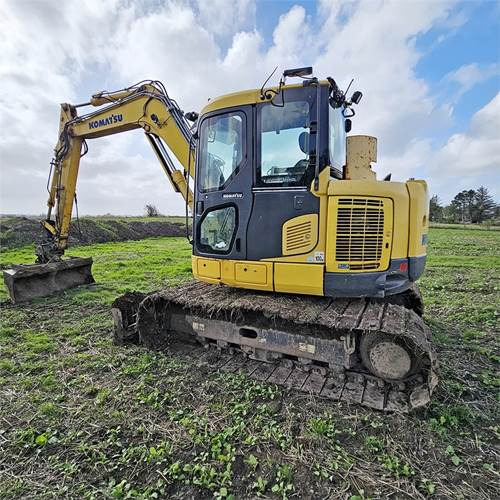 Komatsu FC118 MR-8 - Lánctalpas kotró: 3 kép. Komatsu FC118 MR-8 - Lánctalpas kotró: 3 kép.