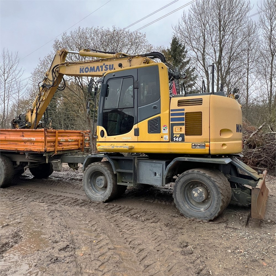 Komatsu PW148-10 - Gumikerekes kotró: 2 kép. Komatsu PW148-10 - Gumikerekes kotró: 2 kép.