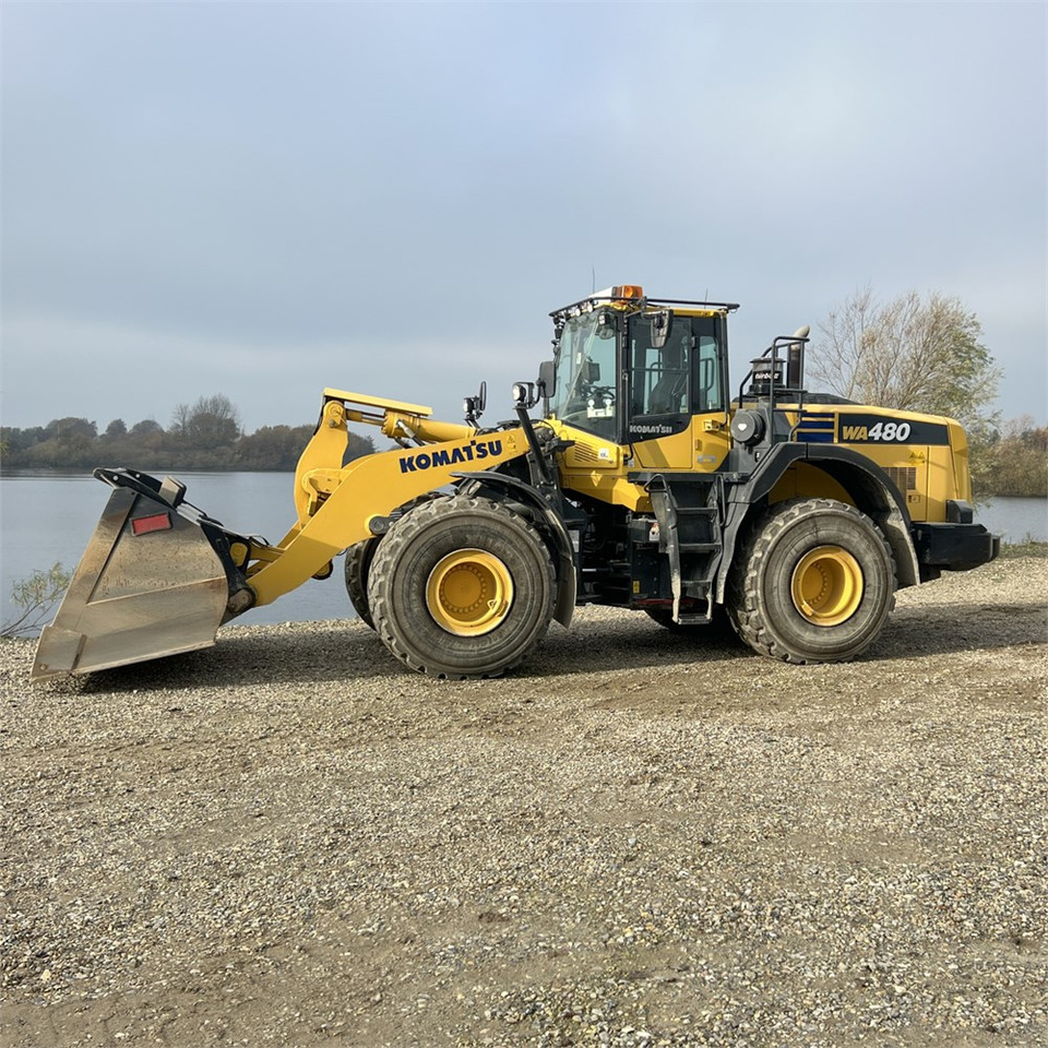 Komatsu WA480-8 - Gumikerekes homlokrakodó: 5 kép. Komatsu WA480-8 - Gumikerekes homlokrakodó: 5 kép.