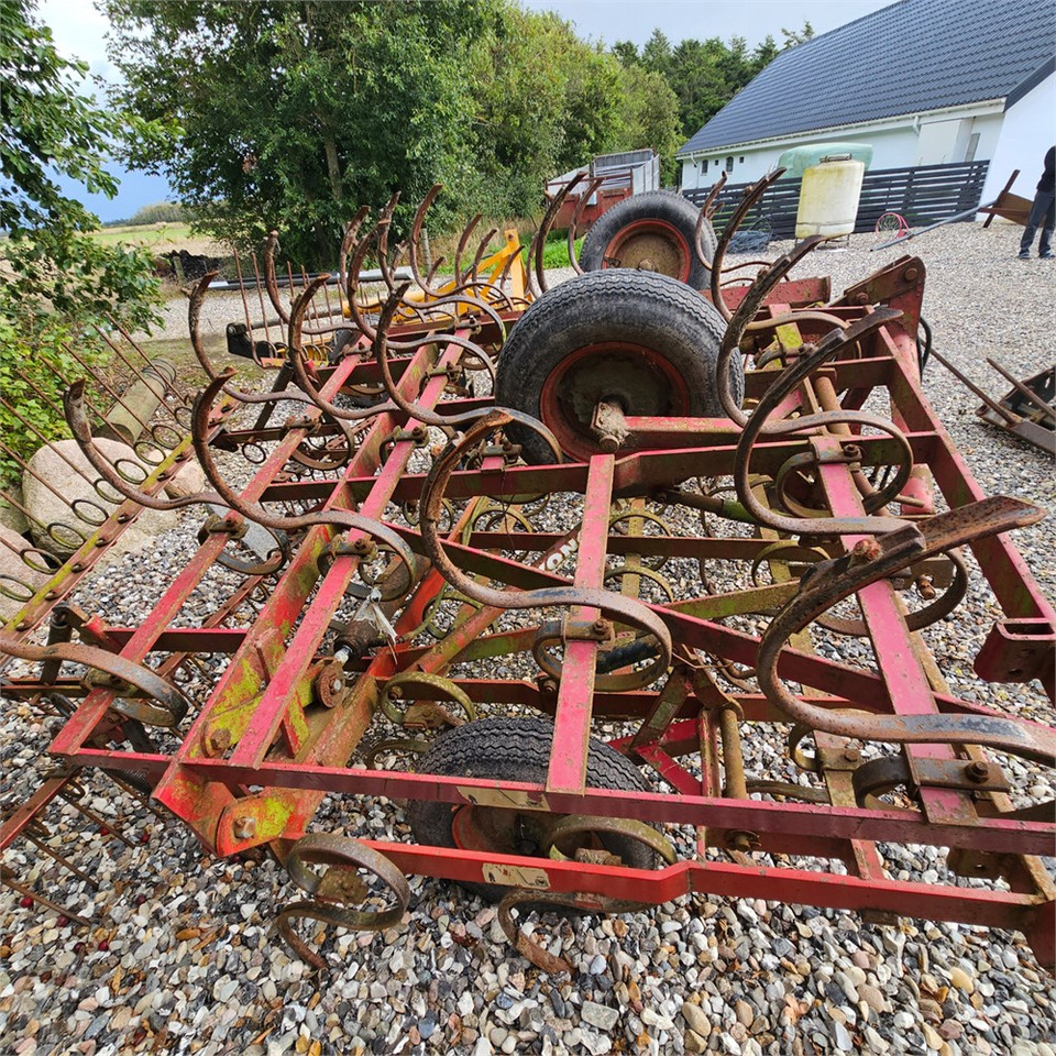 Kongskilde S60 29 - Kultivátor: 1 kép. Kongskilde S60 29 - Kultivátor: 1 kép.