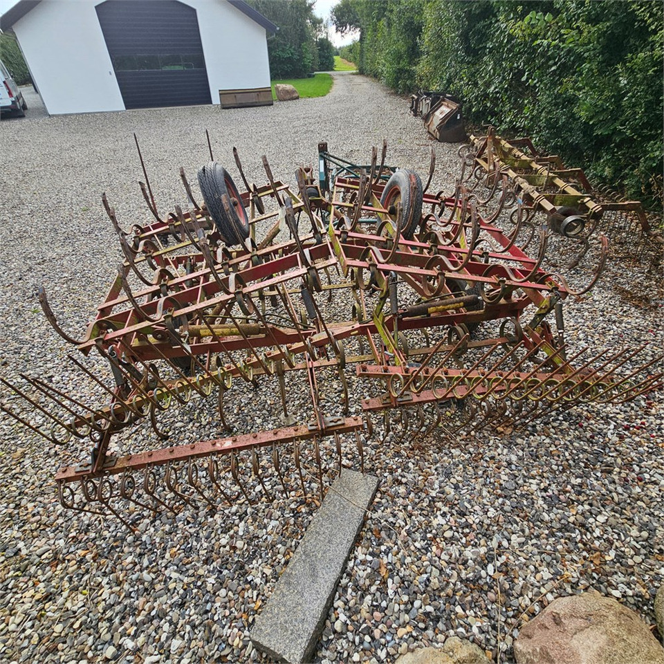 Kongskilde S60 29 - Kultivátor: 5 kép. Kongskilde S60 29 - Kultivátor: 5 kép.