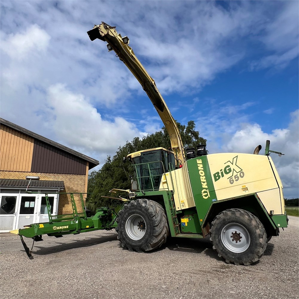 Krone BIG X 650 - Önjáró szecskázógép: 5 kép. Krone BIG X 650 - Önjáró szecskázógép: 5 kép.