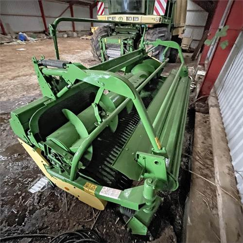 Önjáró szecskázógép Krone BiG X V8: 33 kép. Önjáró szecskázógép Krone BiG X V8: 33 kép.