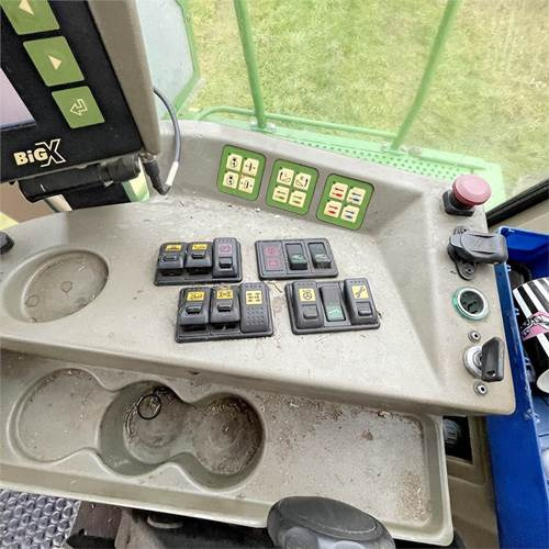 Önjáró szecskázógép Krone BiG X V8: 28 kép. Önjáró szecskázógép Krone BiG X V8: 28 kép.