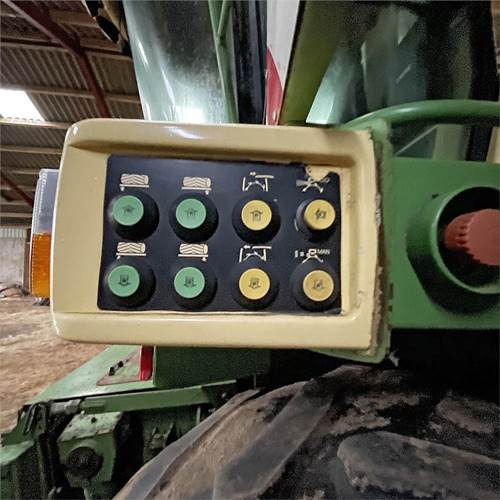 Önjáró szecskázógép Krone BiG X V8: 37 kép. Önjáró szecskázógép Krone BiG X V8: 37 kép.