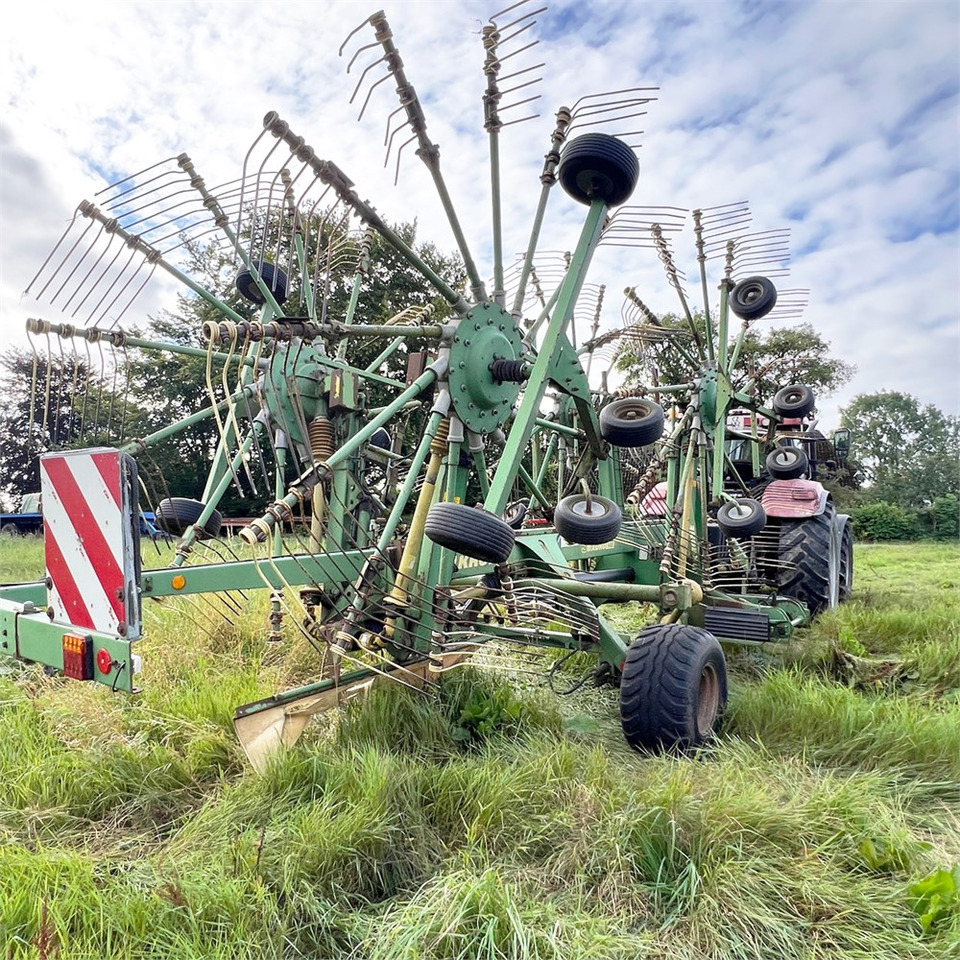 Krone Swadro 1400 - Szálastakarmány betakarítás gépei: 4 kép. Krone Swadro 1400 - Szálastakarmány betakarítás gépei: 4 kép.