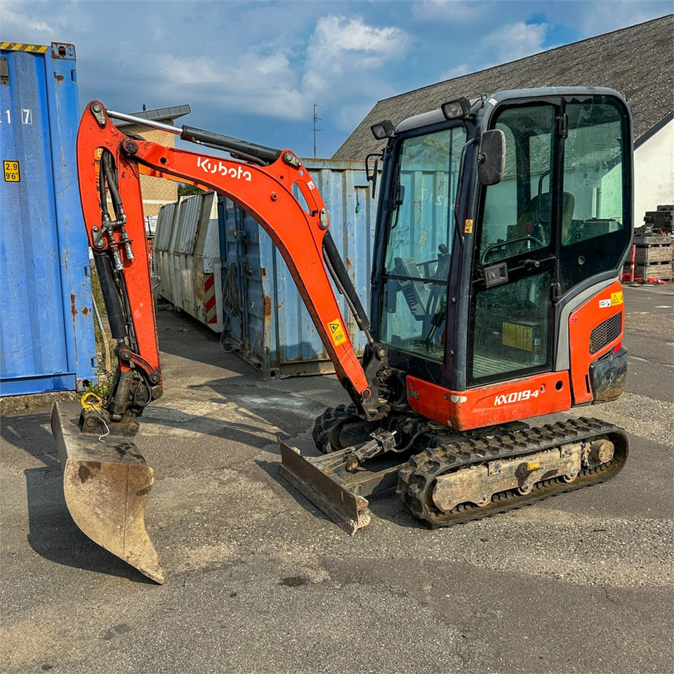 Kubota KX019-4 - Minikotró: 1 kép. Kubota KX019-4 - Minikotró: 1 kép.