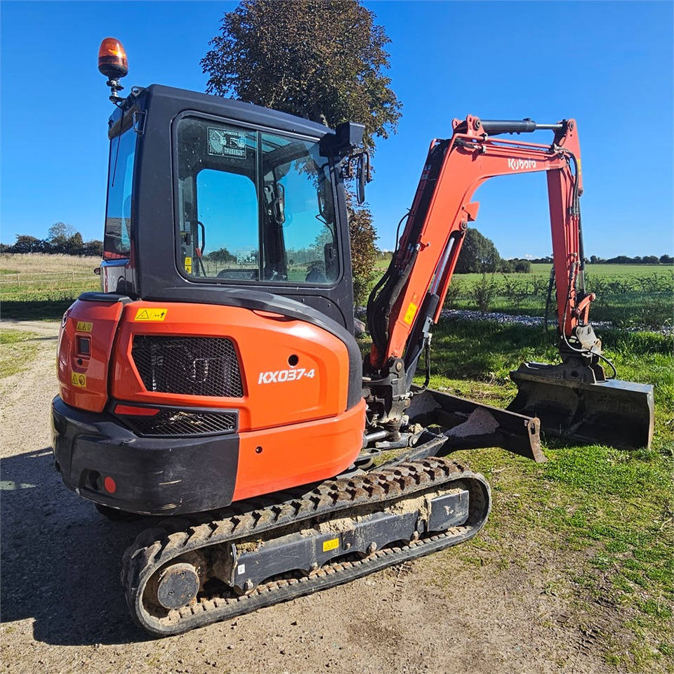 Kubota KX037-4 - Minikotró: 4 kép. Kubota KX037-4 - Minikotró: 4 kép.