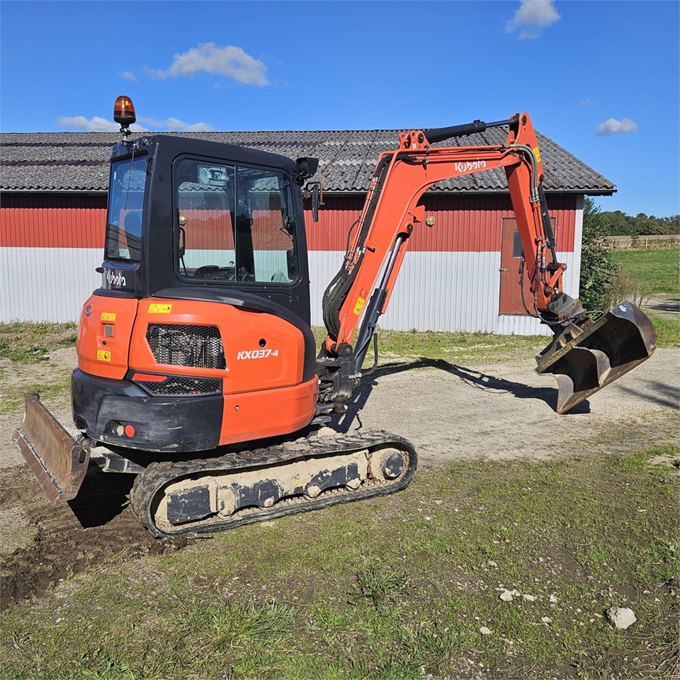 Kubota KX037-4 - Minikotró: 5 kép. Kubota KX037-4 - Minikotró: 5 kép.