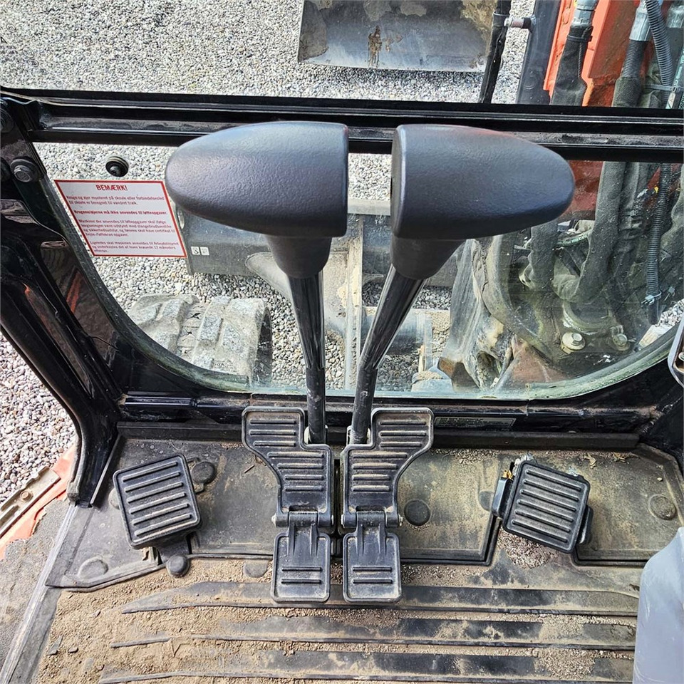 Minikotró Kubota KX057-4: 13 kép. Minikotró Kubota KX057-4: 13 kép.