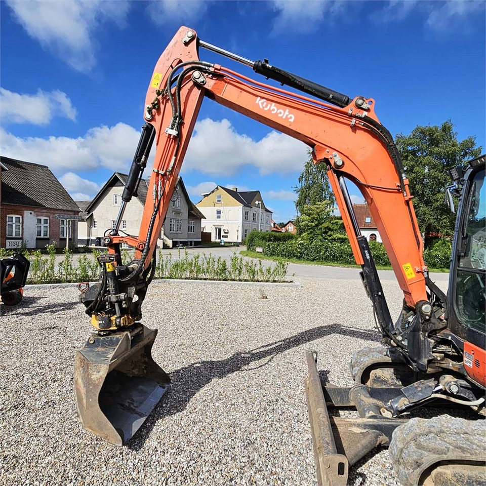 Minikotró Kubota KX057-4: 20 kép. Minikotró Kubota KX057-4: 20 kép.