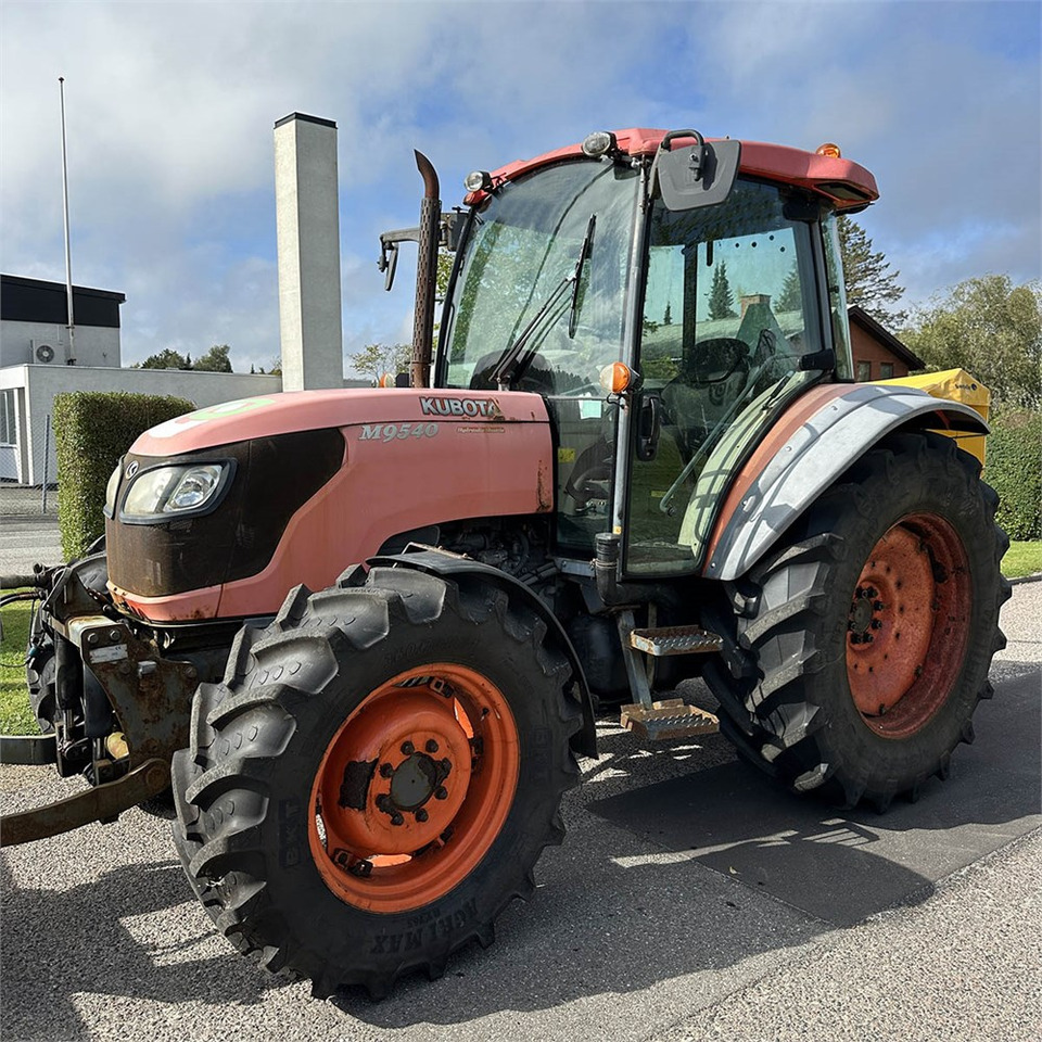 Kubota M 9540 2/4 WD - Traktor: 1 kép. Kubota M 9540 2/4 WD - Traktor: 1 kép.