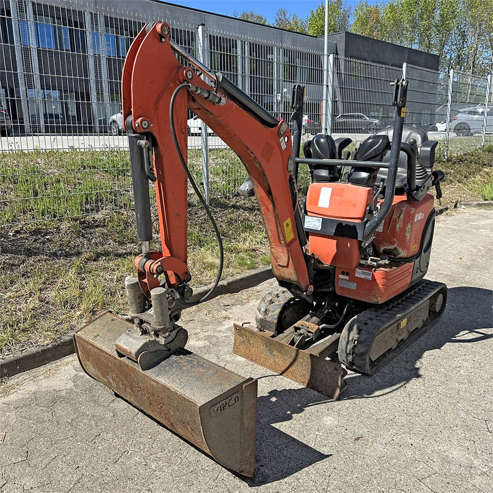 Kubota U10-3 - Minikotró: 2 kép. Kubota U10-3 - Minikotró: 2 kép.