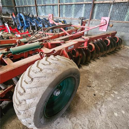 Kverneland 56 - 26 - Tárcsás borona: 3 kép. Kverneland 56 - 26 - Tárcsás borona: 3 kép.