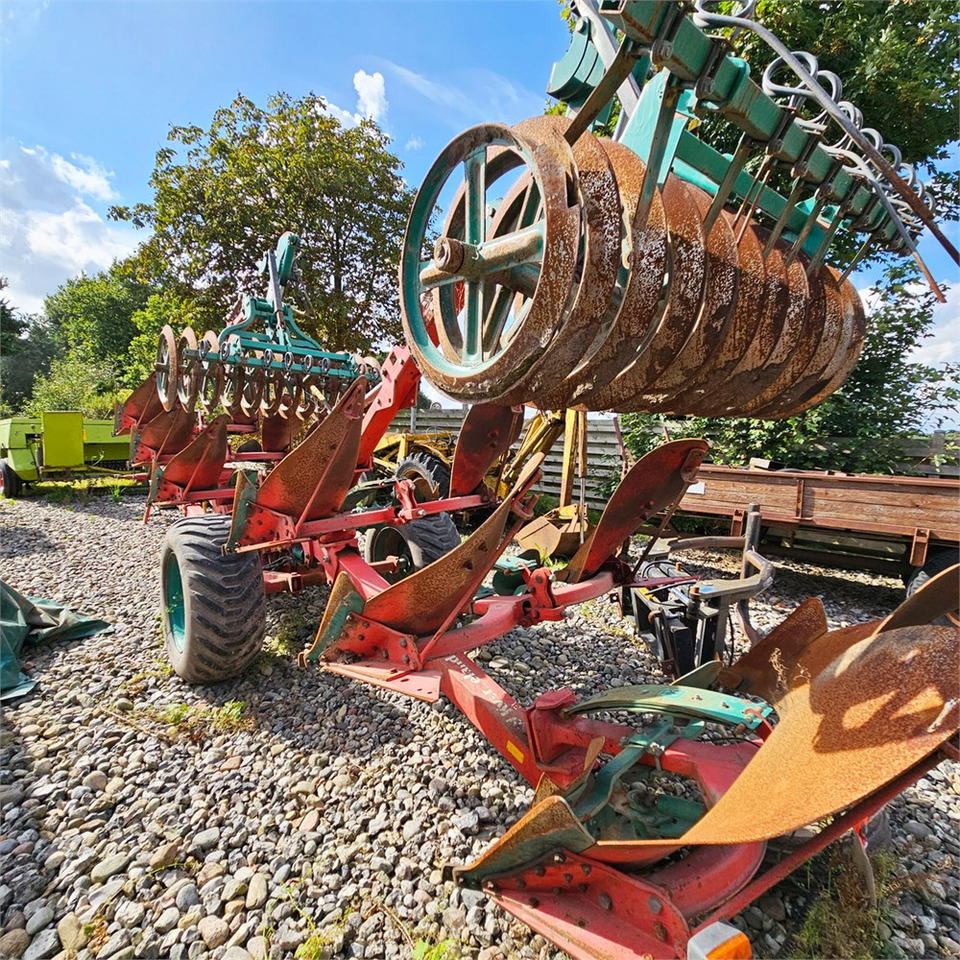 Kverneland PL 100 - Eke: 4 kép. Kverneland PL 100 - Eke: 4 kép.