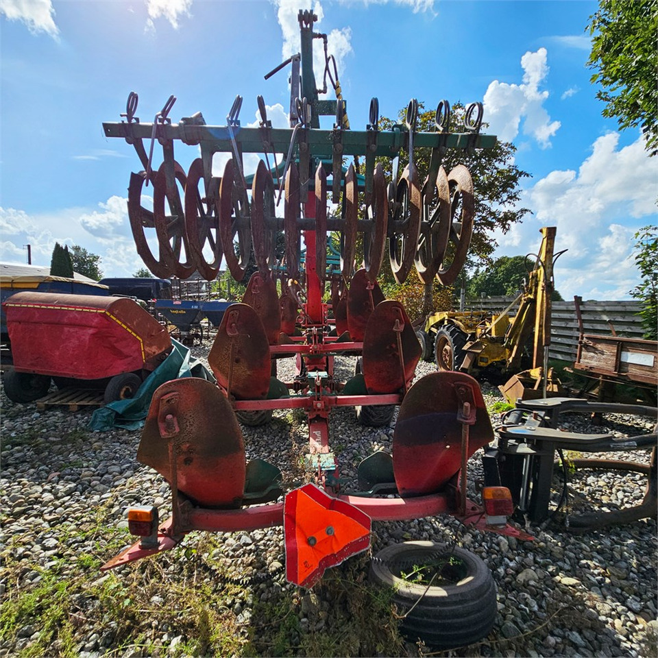 Kverneland PL 100 - Eke: 5 kép. Kverneland PL 100 - Eke: 5 kép.