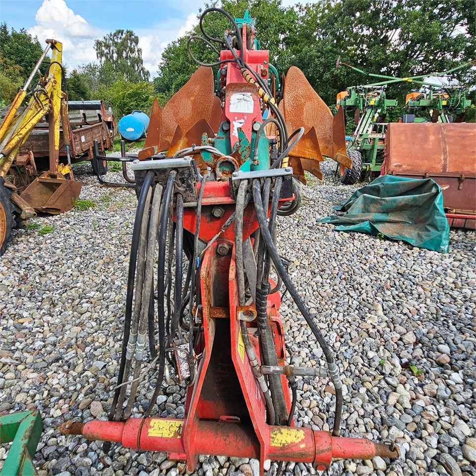 Kverneland PL 100 - Eke: 2 kép. Kverneland PL 100 - Eke: 2 kép.