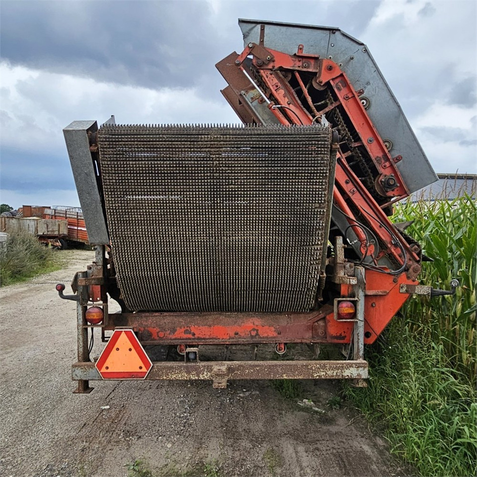 Kverneland UN 2200 - Burgonyakombájn: 3 kép. Kverneland UN 2200 - Burgonyakombájn: 3 kép.