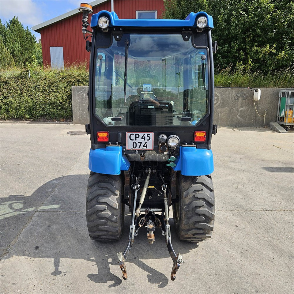 LS Mtron Ls J27HST - Kommunális traktor: 4 kép. LS Mtron Ls J27HST - Kommunális traktor: 4 kép.