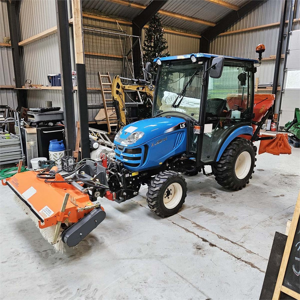 LS Mtron XJ25HST - Kommunális traktor: 4 kép. LS Mtron XJ25HST - Kommunális traktor: 4 kép.