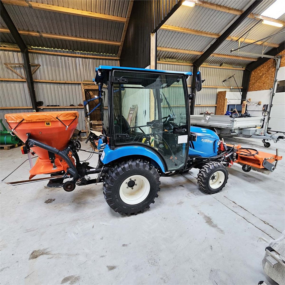 LS Mtron XJ25HST - Kommunális traktor: 2 kép. LS Mtron XJ25HST - Kommunális traktor: 2 kép.