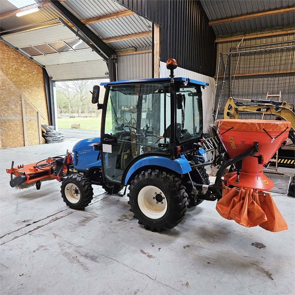 LS Mtron XJ25HST - Kommunális traktor: 5 kép. LS Mtron XJ25HST - Kommunális traktor: 5 kép.