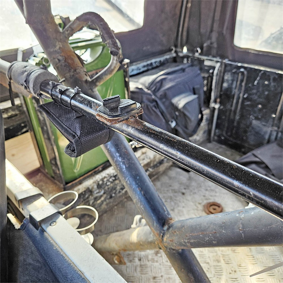 Terepjáró/ SUV Land Rover Defender 90: 16 kép. Terepjáró/ SUV Land Rover Defender 90: 16 kép.