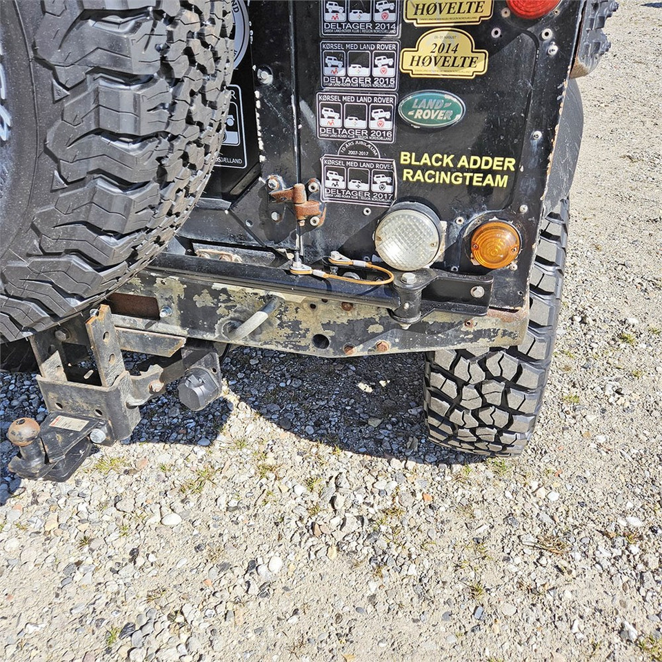 Terepjáró/ SUV Land Rover Defender 90: 28 kép. Terepjáró/ SUV Land Rover Defender 90: 28 kép.