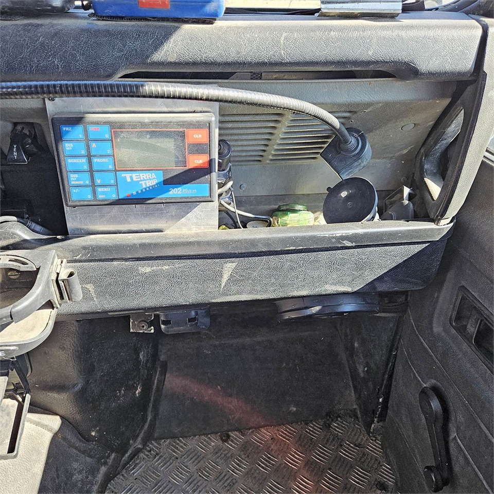 Terepjáró/ SUV Land Rover Defender 90: 14 kép. Terepjáró/ SUV Land Rover Defender 90: 14 kép.