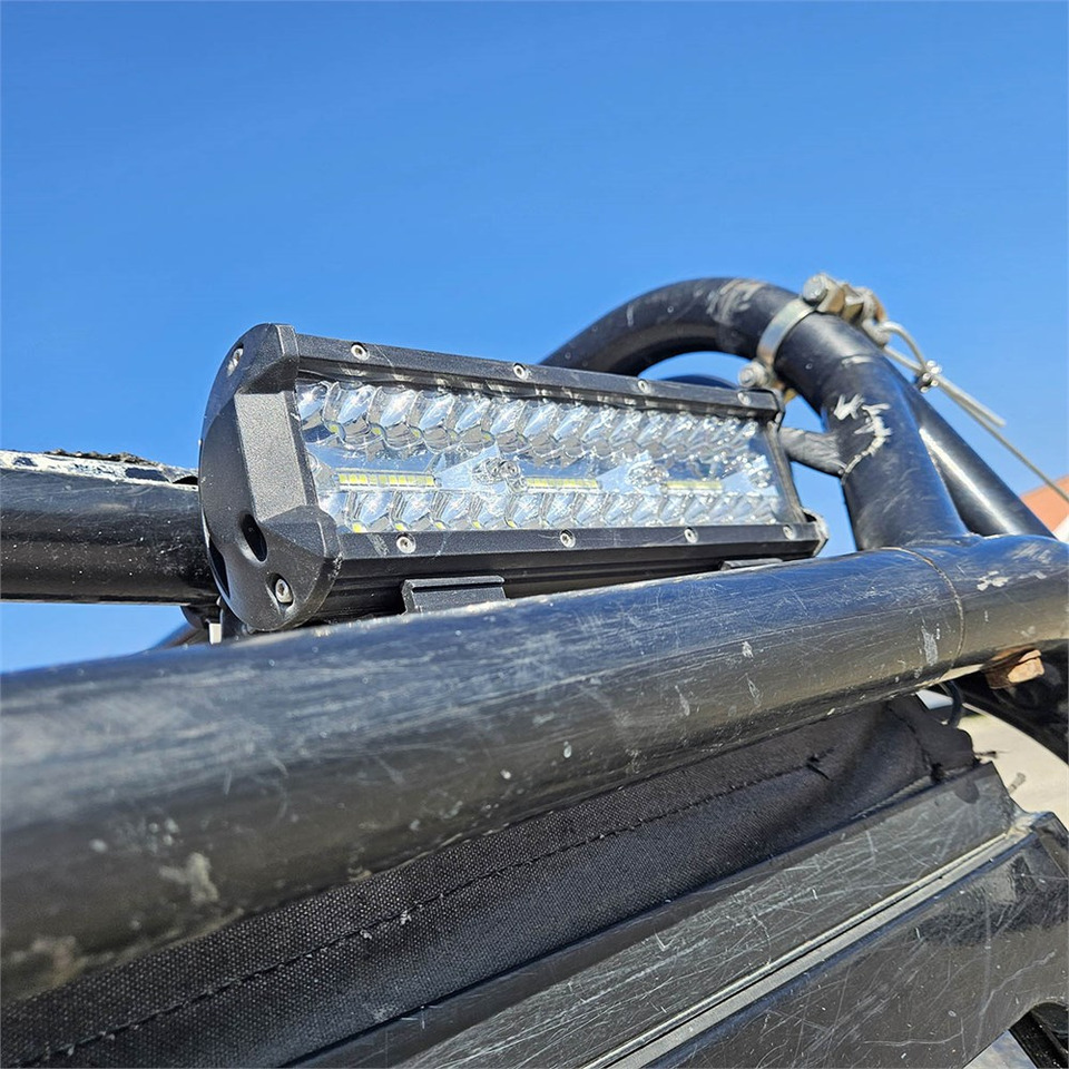 Terepjáró/ SUV Land Rover Defender 90: 36 kép. Terepjáró/ SUV Land Rover Defender 90: 36 kép.