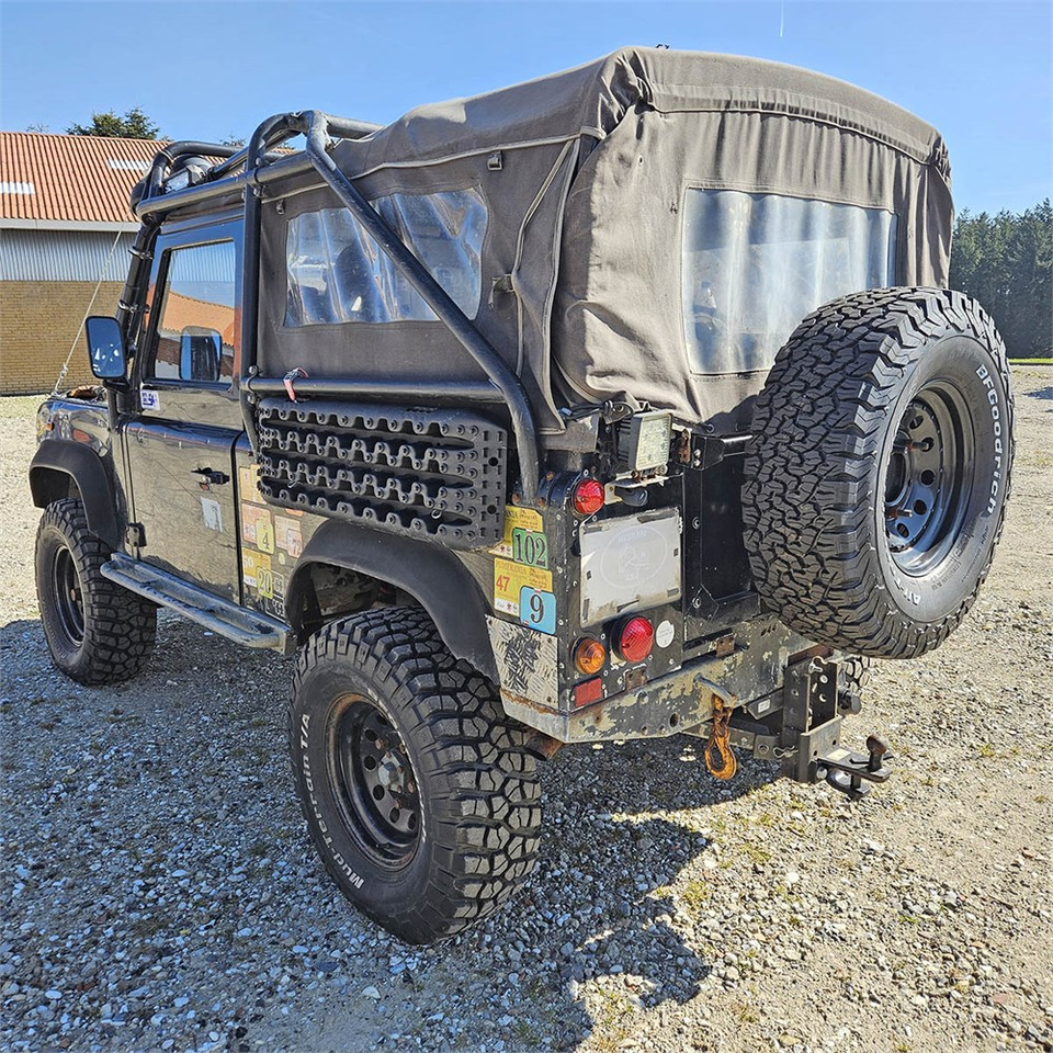 Terepjáró/ SUV Land Rover Defender 90: 6 kép. Terepjáró/ SUV Land Rover Defender 90: 6 kép.