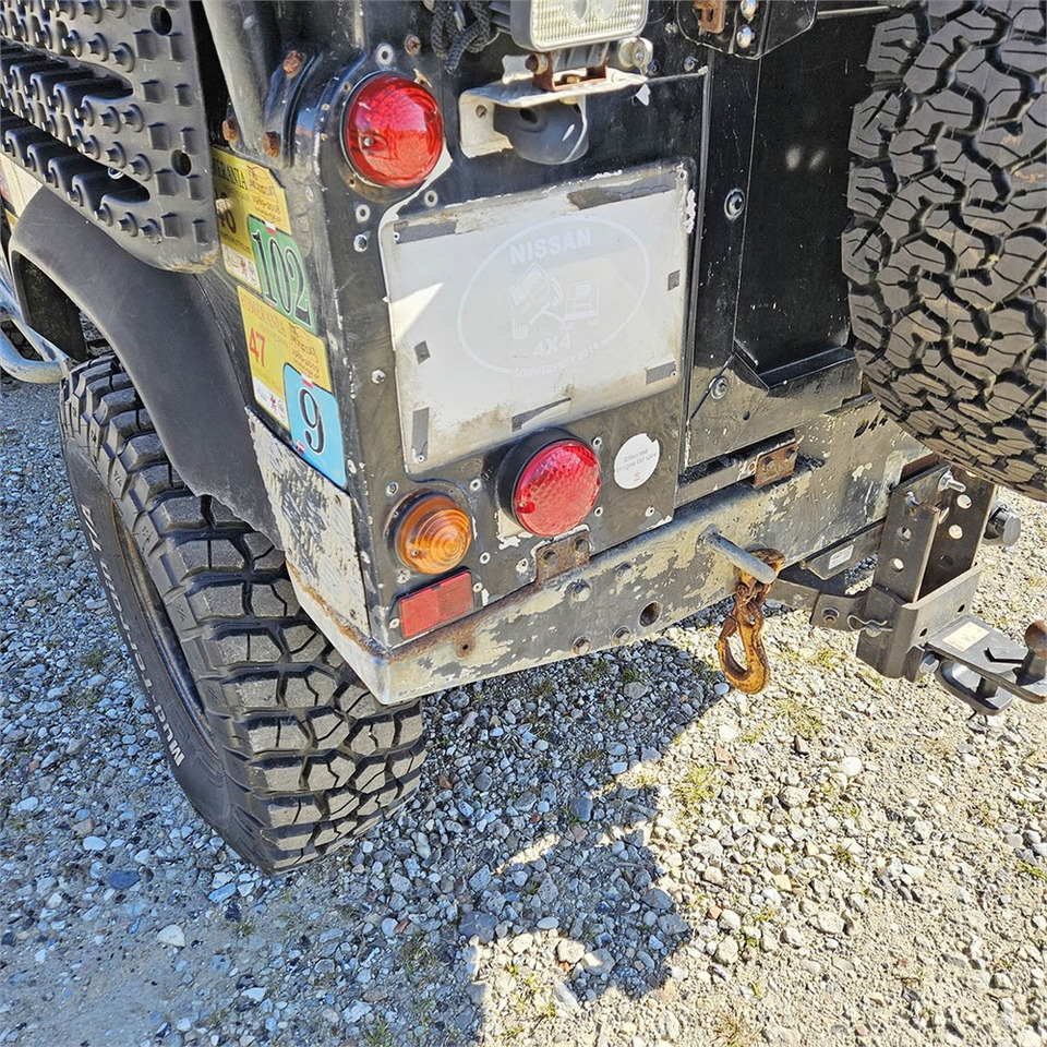 Terepjáró/ SUV Land Rover Defender 90: 30 kép. Terepjáró/ SUV Land Rover Defender 90: 30 kép.