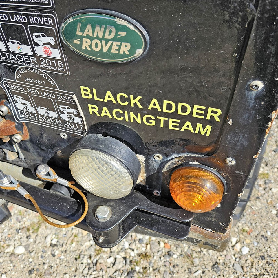 Terepjáró/ SUV Land Rover Defender 90: 33 kép. Terepjáró/ SUV Land Rover Defender 90: 33 kép.