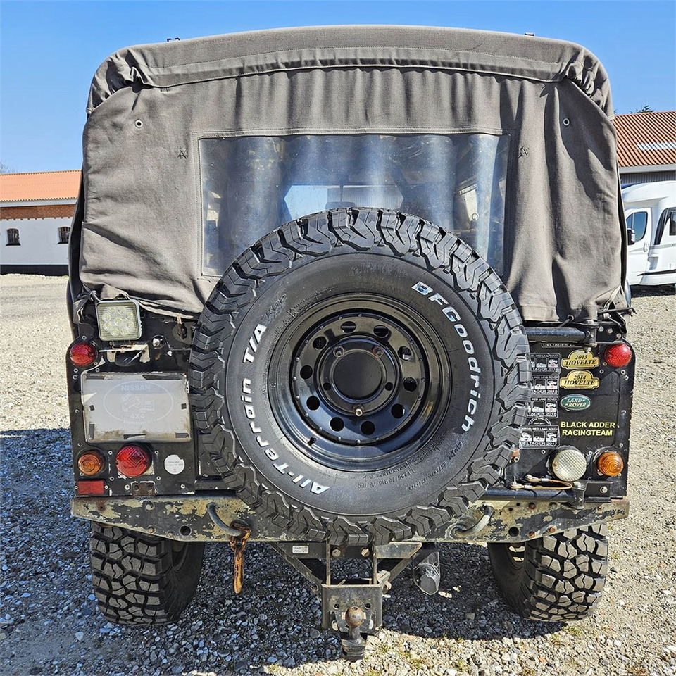 Land Rover Defender 90 - Autó: 5 kép. Land Rover Defender 90 - Autó: 5 kép.