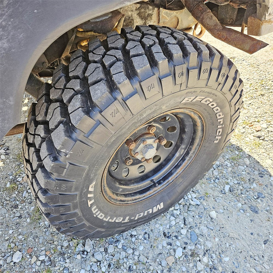 Terepjáró/ SUV Land Rover Defender 90: 47 kép. Terepjáró/ SUV Land Rover Defender 90: 47 kép.