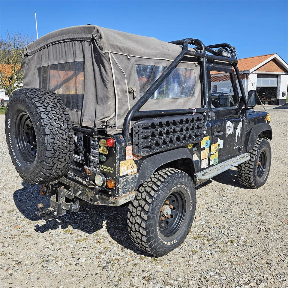 Land Rover Defender 90 - Autó: 4 kép. Land Rover Defender 90 - Autó: 4 kép.