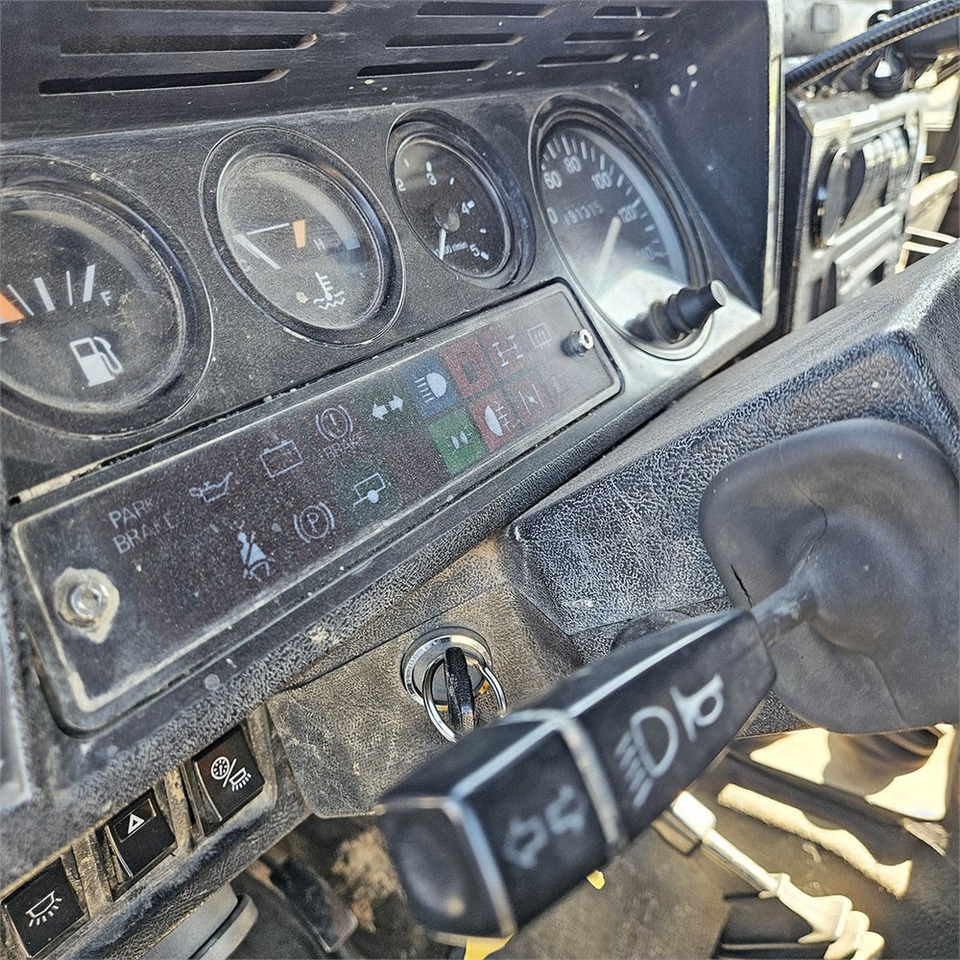 Terepjáró/ SUV Land Rover Defender 90: 22 kép. Terepjáró/ SUV Land Rover Defender 90: 22 kép.