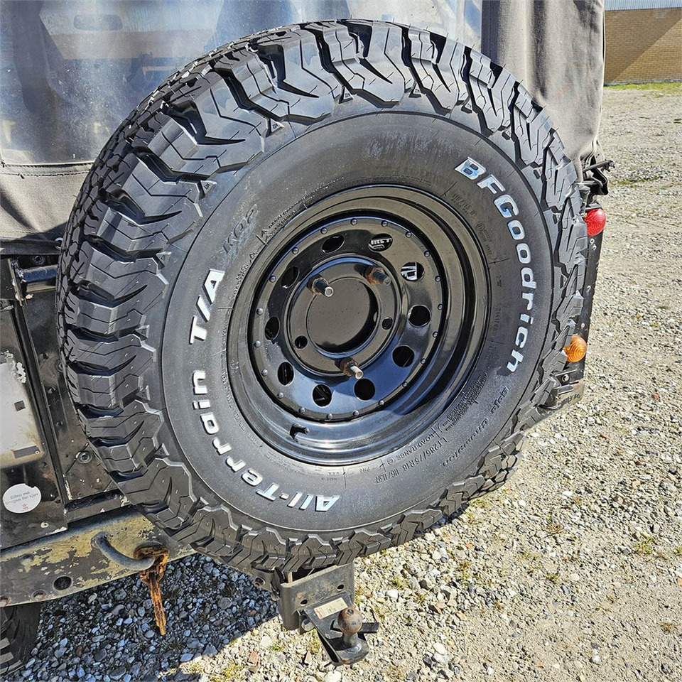 Terepjáró/ SUV Land Rover Defender 90: 32 kép. Terepjáró/ SUV Land Rover Defender 90: 32 kép.