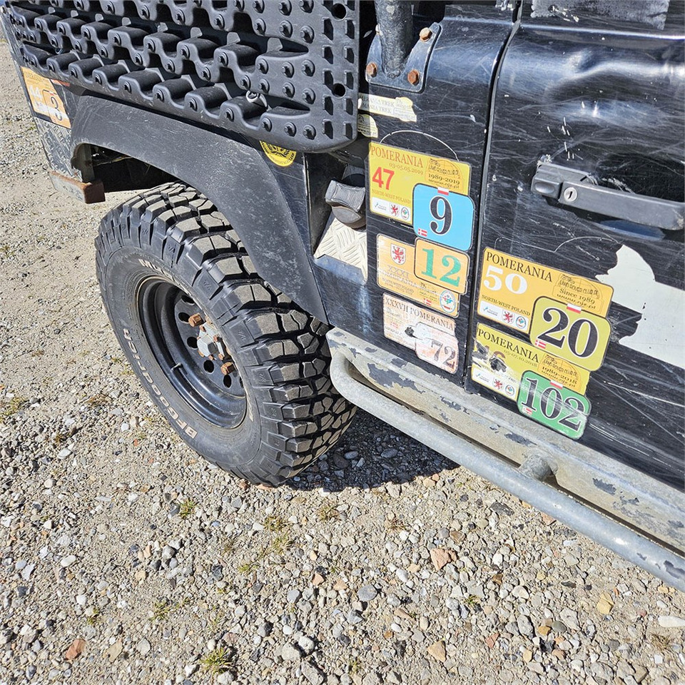 Terepjáró/ SUV Land Rover Defender 90: 42 kép. Terepjáró/ SUV Land Rover Defender 90: 42 kép.