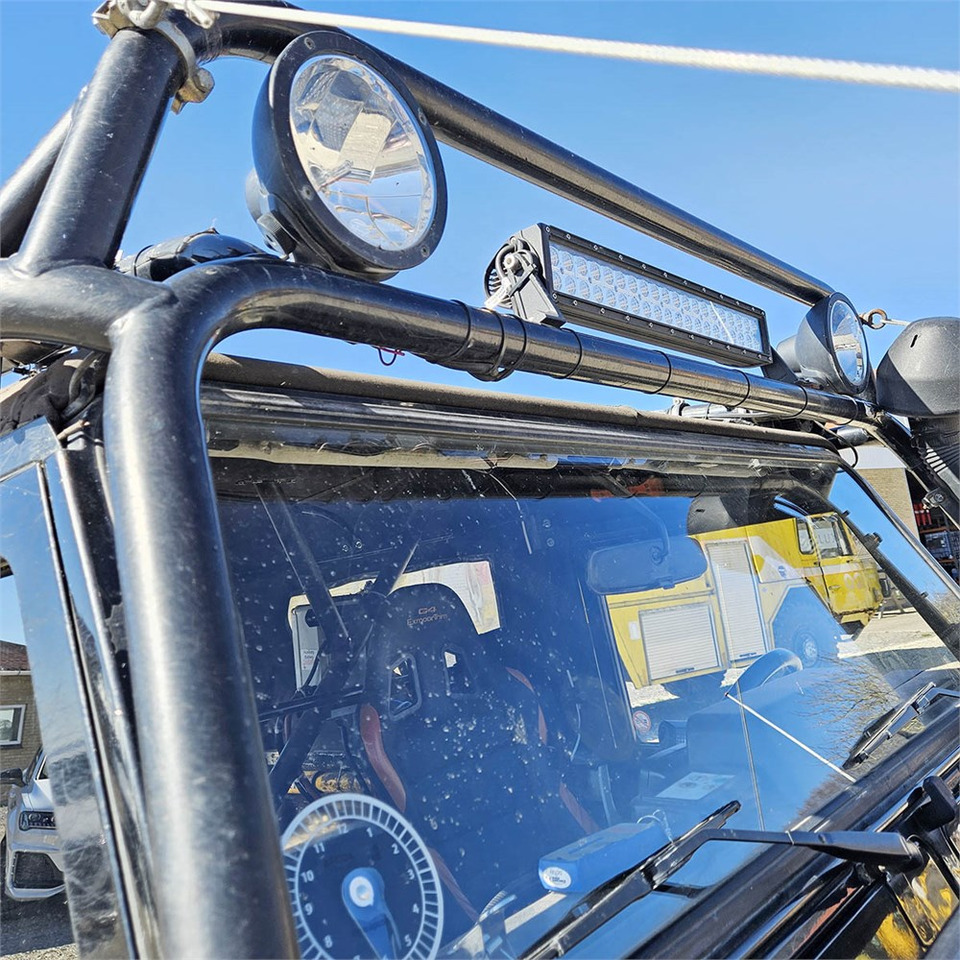 Terepjáró/ SUV Land Rover Defender 90: 27 kép. Terepjáró/ SUV Land Rover Defender 90: 27 kép.