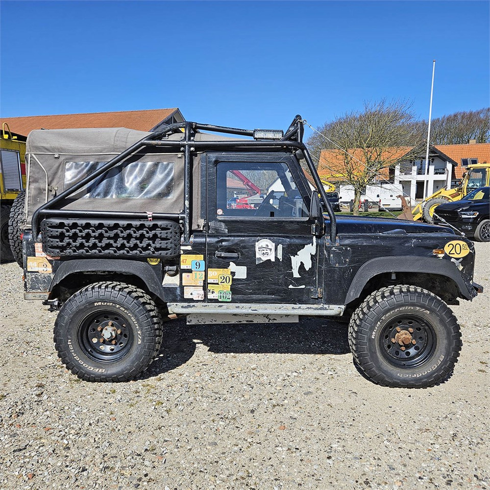 Land Rover Defender 90 - Autó: 3 kép. Land Rover Defender 90 - Autó: 3 kép.