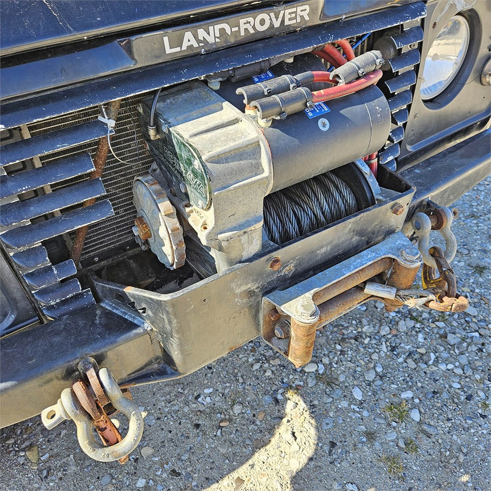 Terepjáró/ SUV Land Rover Defender 90: 26 kép. Terepjáró/ SUV Land Rover Defender 90: 26 kép.