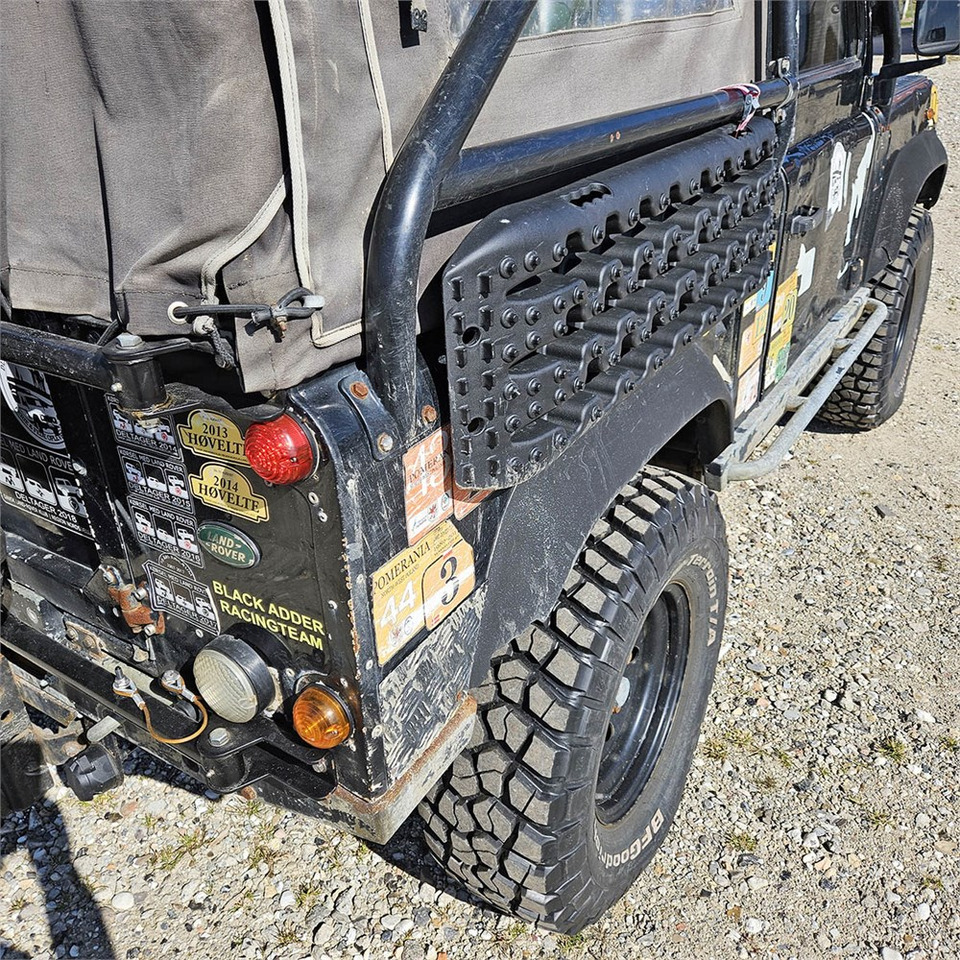 Terepjáró/ SUV Land Rover Defender 90: 43 kép. Terepjáró/ SUV Land Rover Defender 90: 43 kép.