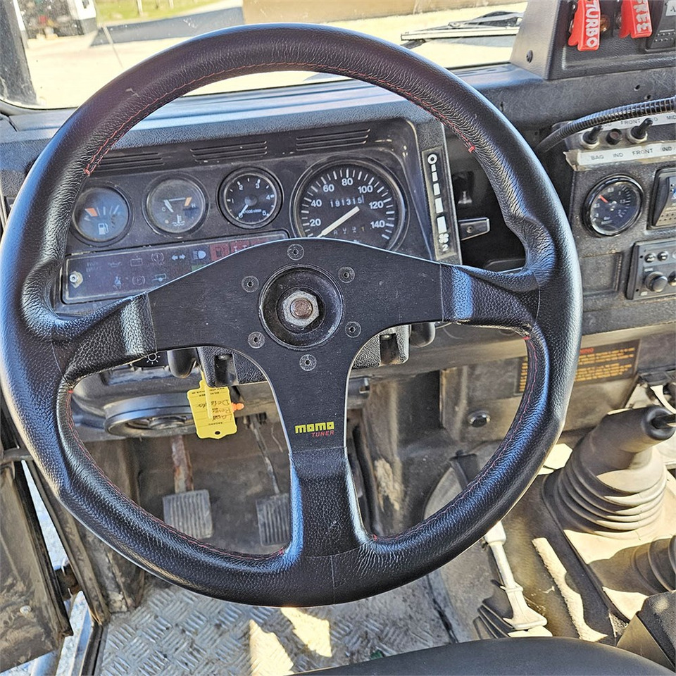 Terepjáró/ SUV Land Rover Defender 90: 20 kép. Terepjáró/ SUV Land Rover Defender 90: 20 kép.