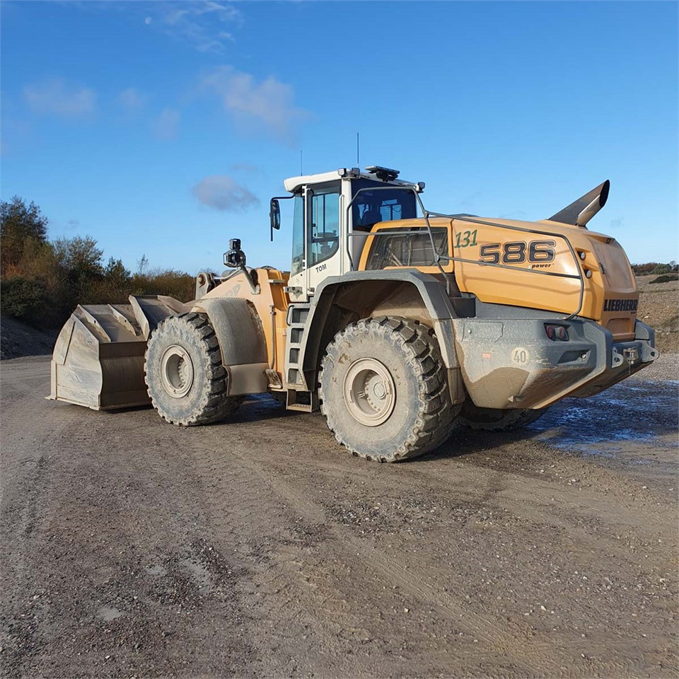 Liebherr L586 XPower - Gumikerekes homlokrakodó: 2 kép. Liebherr L586 XPower - Gumikerekes homlokrakodó: 2 kép.