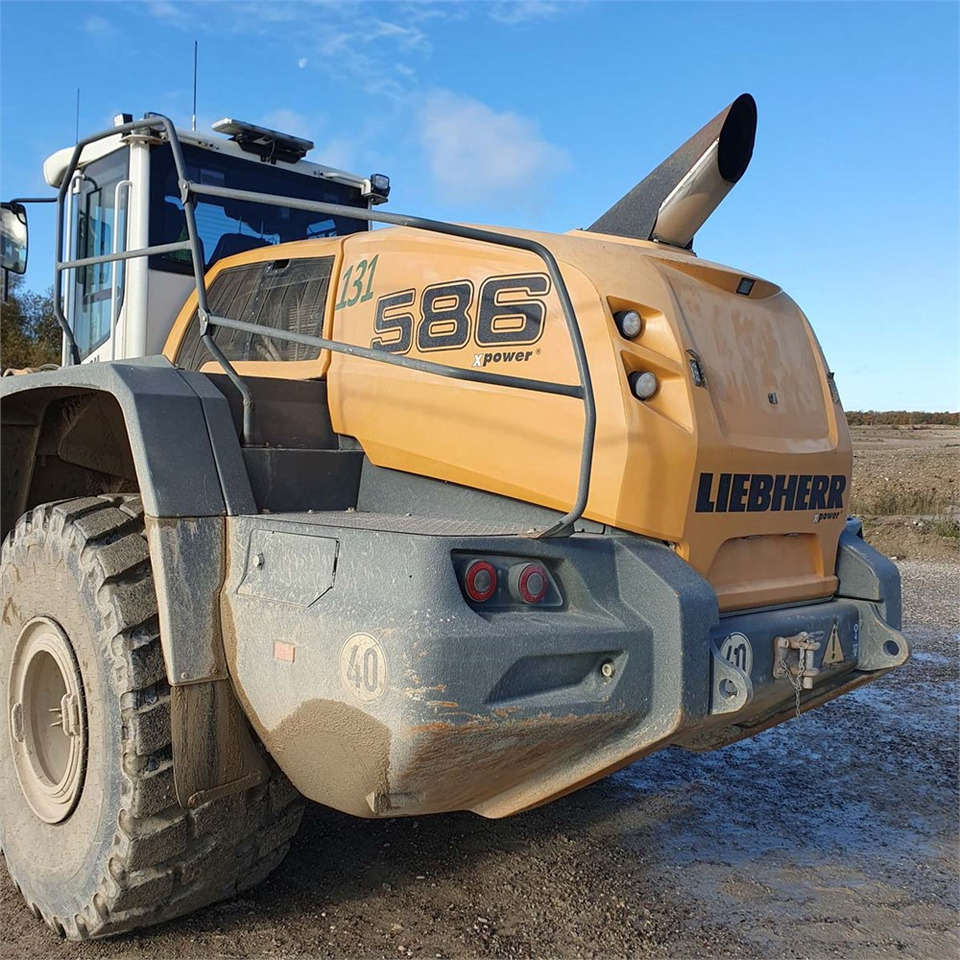 Liebherr L586 XPower - Gumikerekes homlokrakodó: 4 kép. Liebherr L586 XPower - Gumikerekes homlokrakodó: 4 kép.