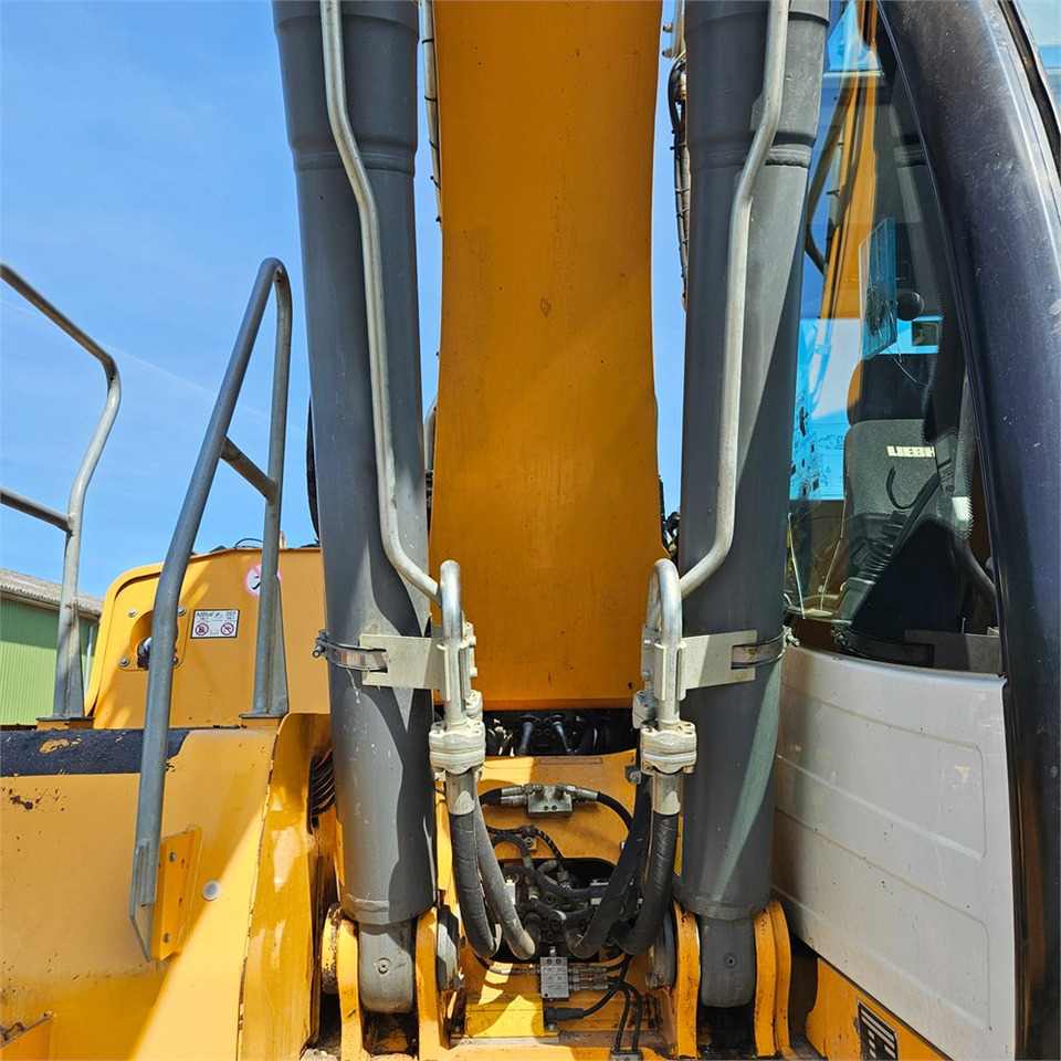 Lánctalpas kotró Liebherr R926 LC: 30 kép.