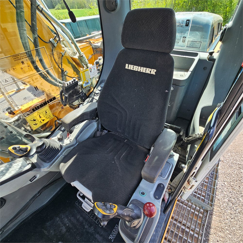 Lánctalpas kotró Liebherr R926 LC: 11 kép.